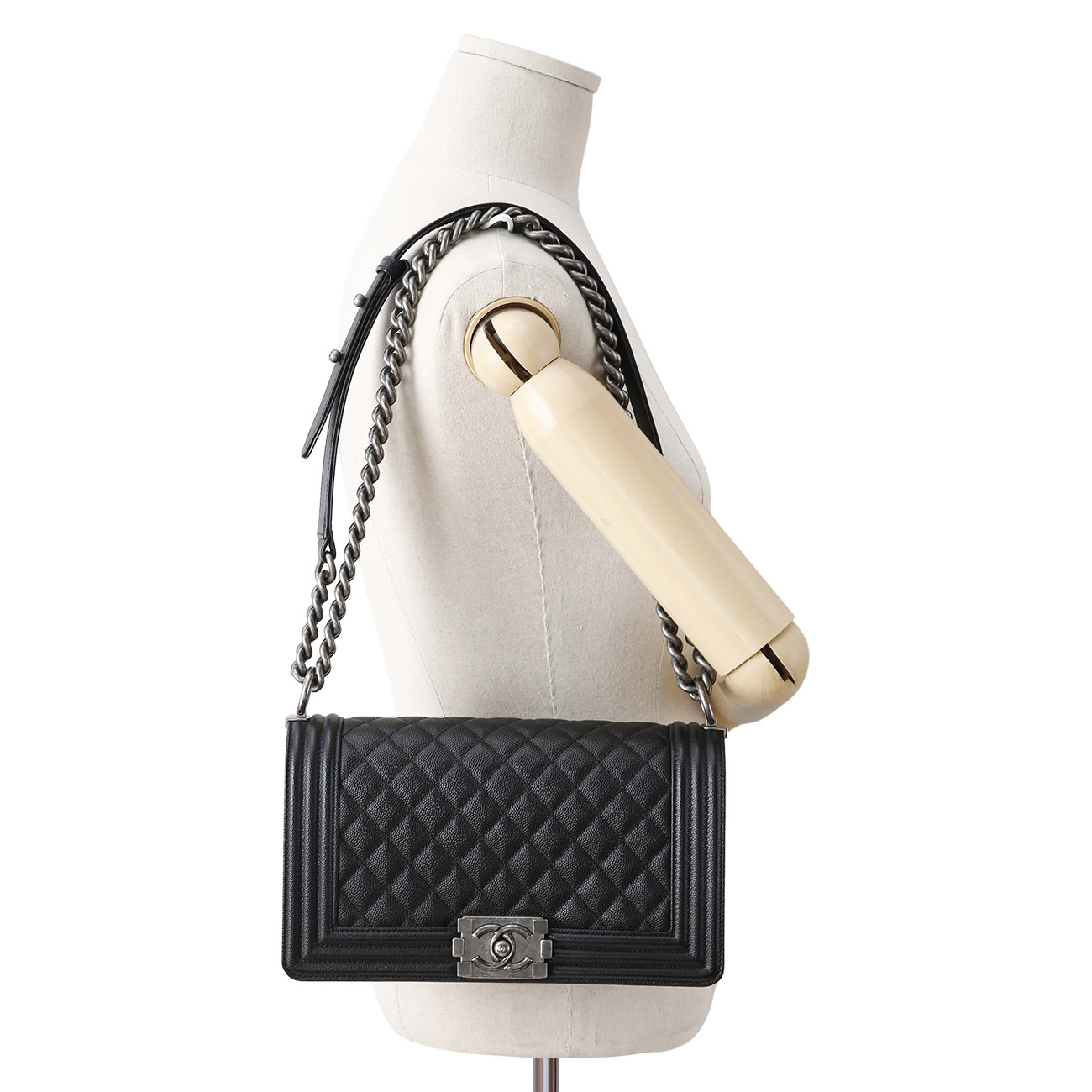 CHANEL(USED)샤넬 보이샤넬 캐비어 미듐 은장