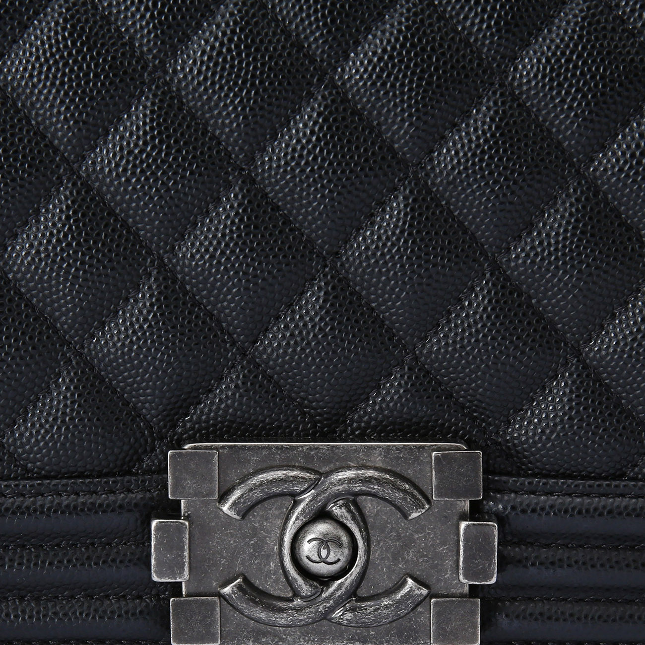 CHANEL(USED)샤넬 보이샤넬 캐비어 미듐 은장