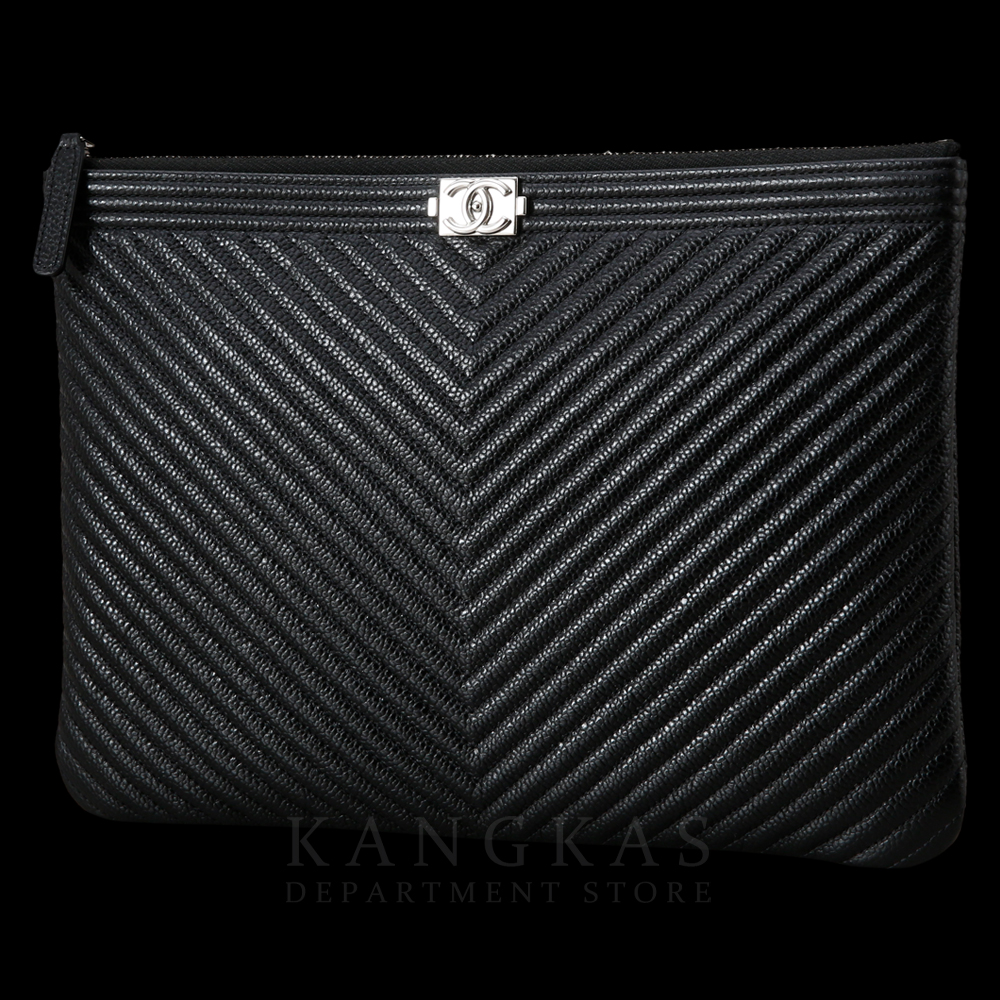 CHANEL(USED)샤넬 쉐브론 보이샤넬 클러치 뉴미듐