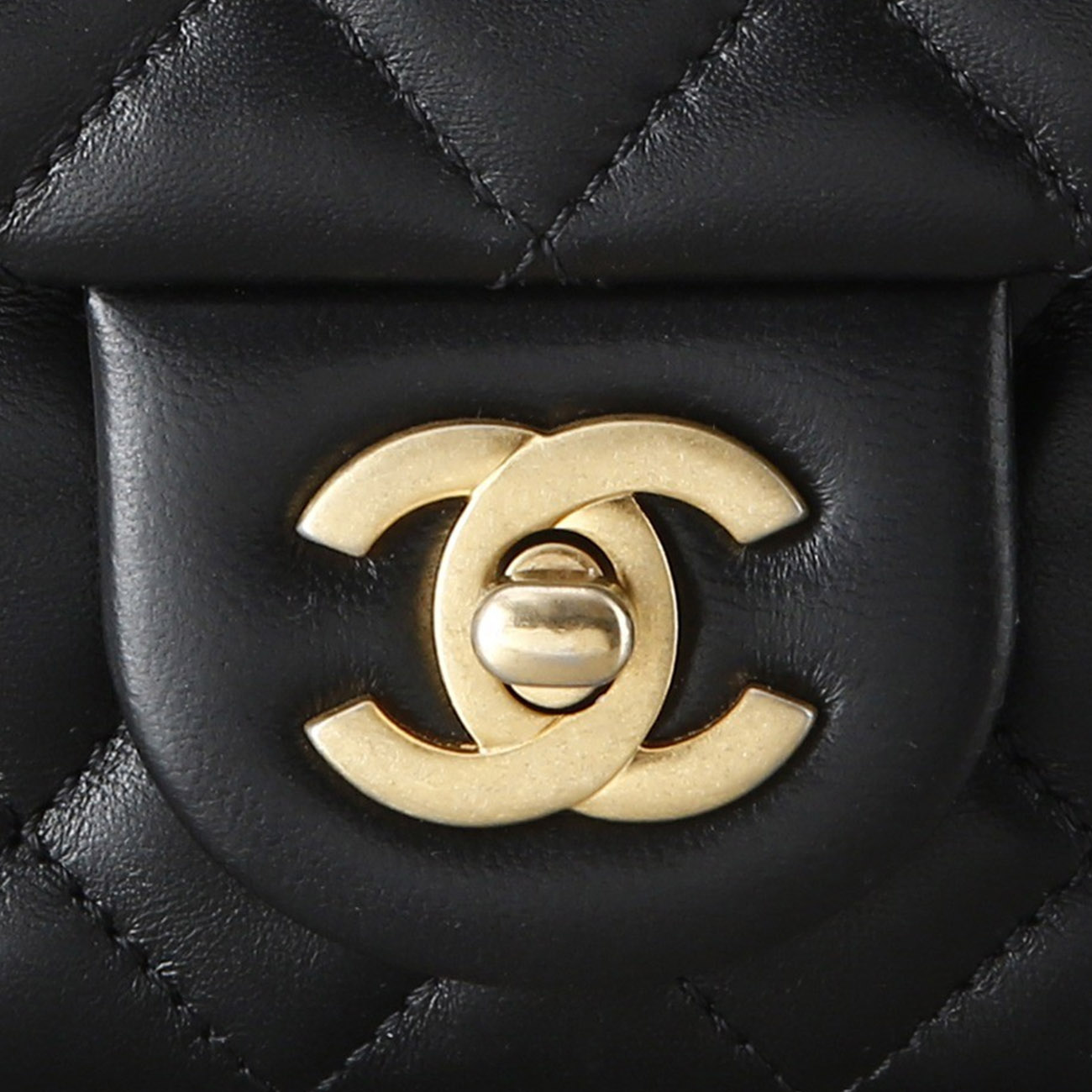 CHANEL(USED)샤넬 시즌 스트랩 클래식 쁘띠삭