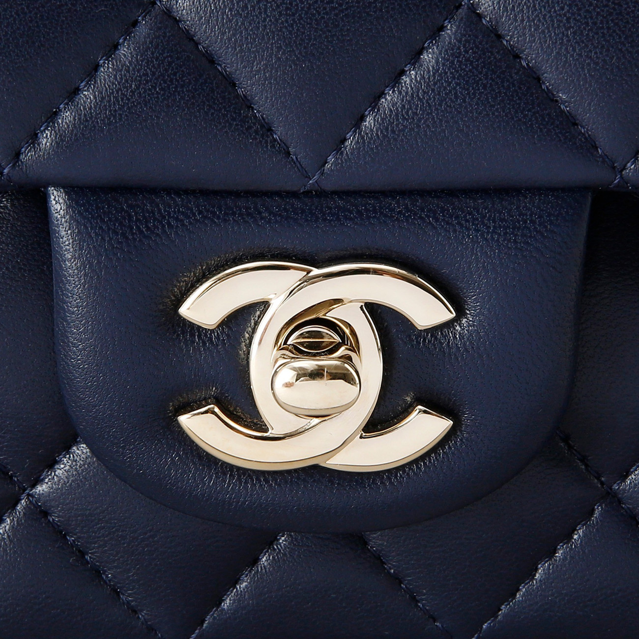 CHANEL(USED)샤넬 램스킨 클래식 뉴미니 탑핸들