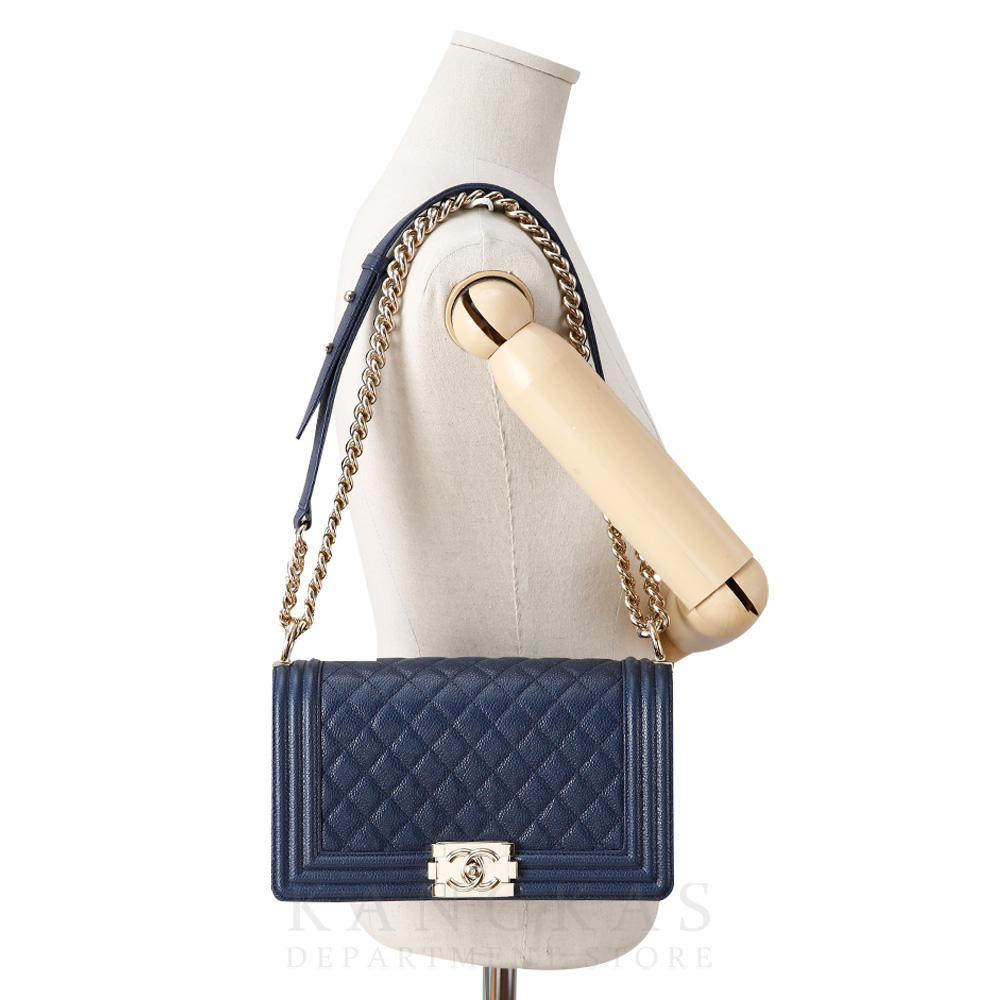 CHANEL(USED)샤넬 캐비어 보이샤넬 미듐 플랩백