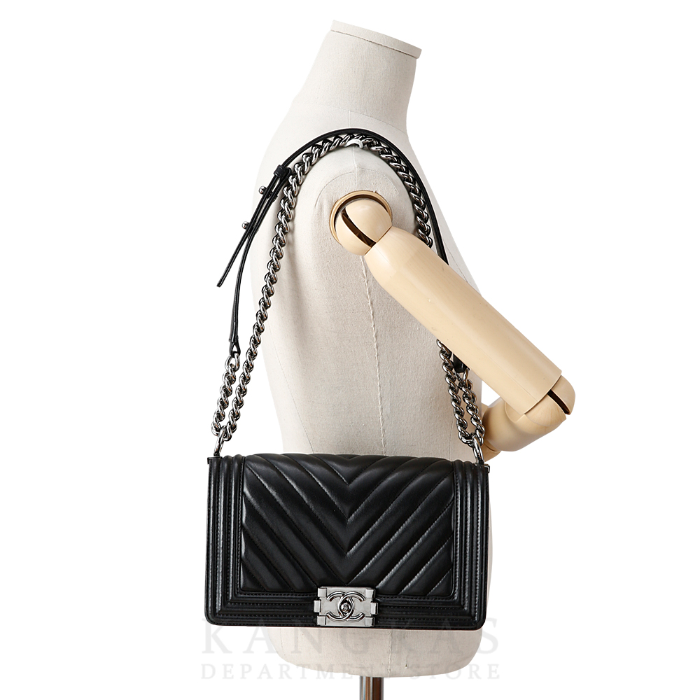CHANEL(USED)샤넬 램스킨 쉐브론 보이샤넬 미듐