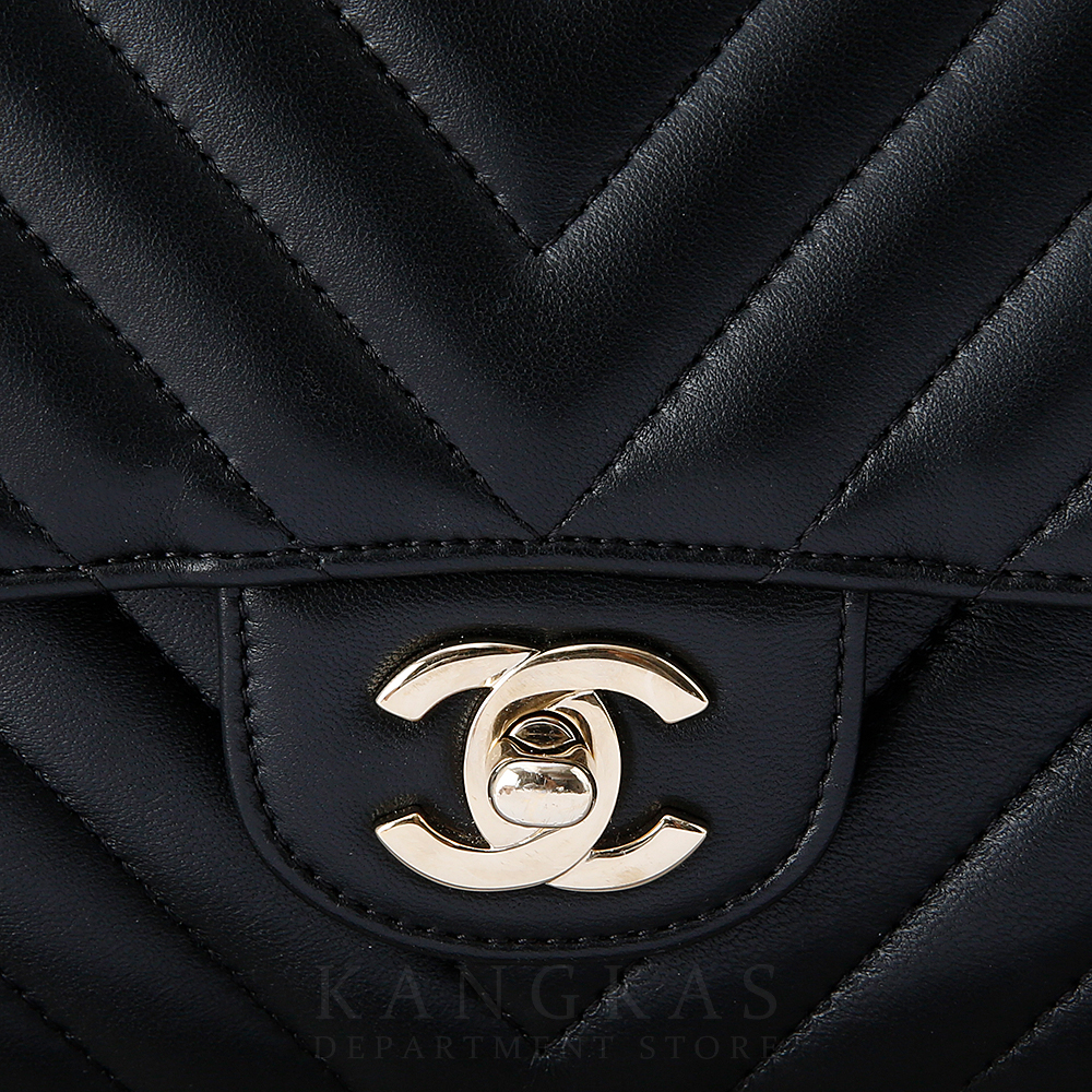 CHANEL(USED)샤넬 클래식 램스킨 쉐브론 미듐
