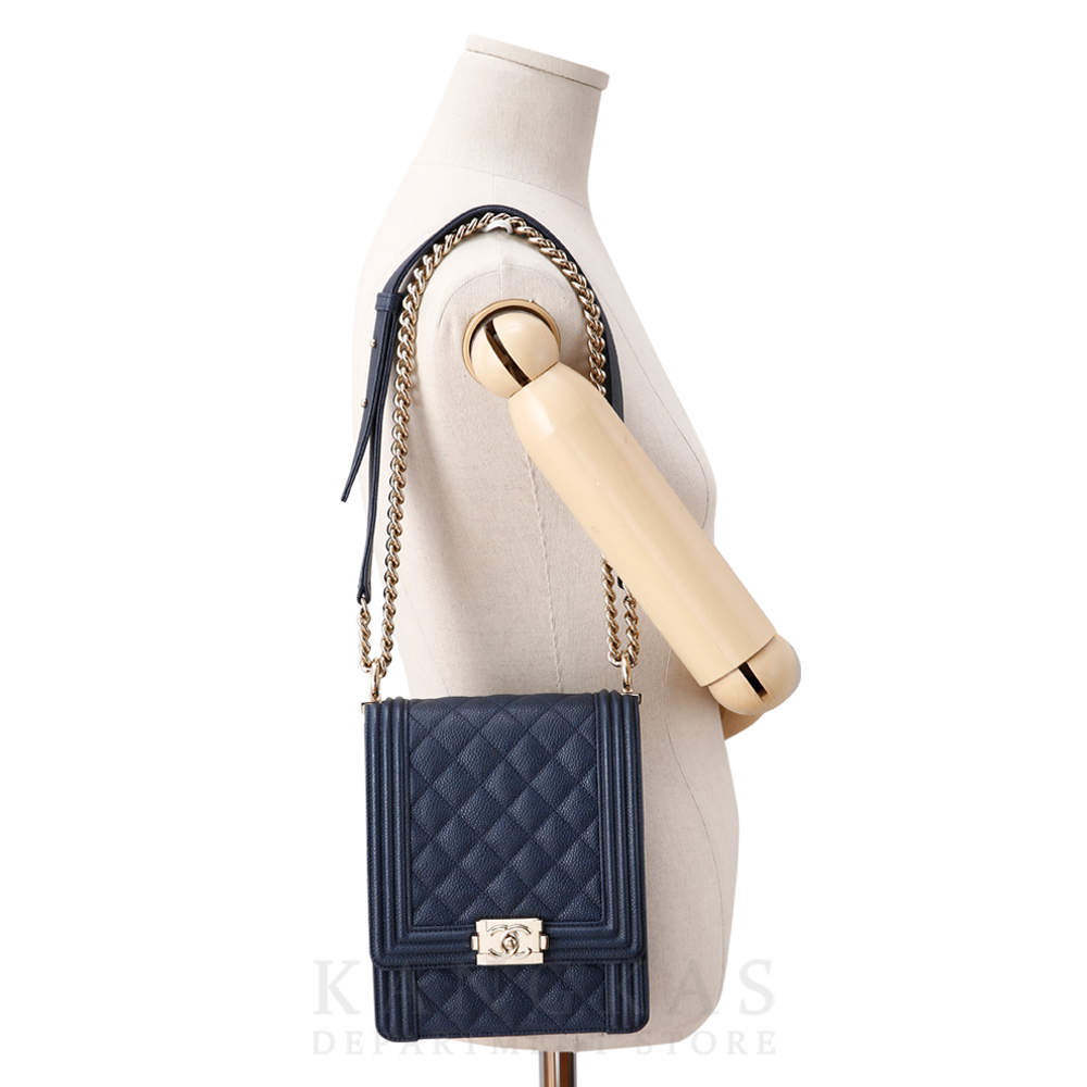 CHANEL(USED)샤넬 AS0130 캐비어 보이샤넬 플랩백