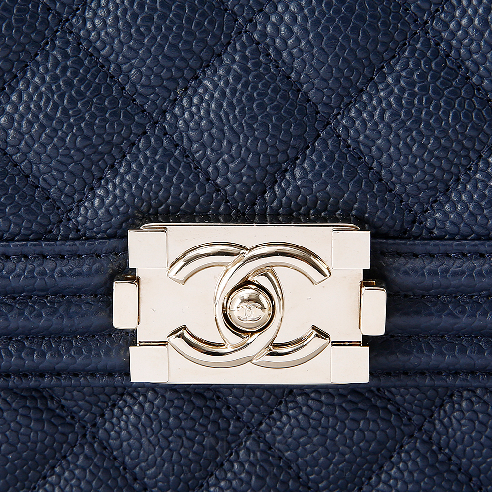 CHANEL(USED)샤넬 AS0130 캐비어 보이샤넬 플랩백