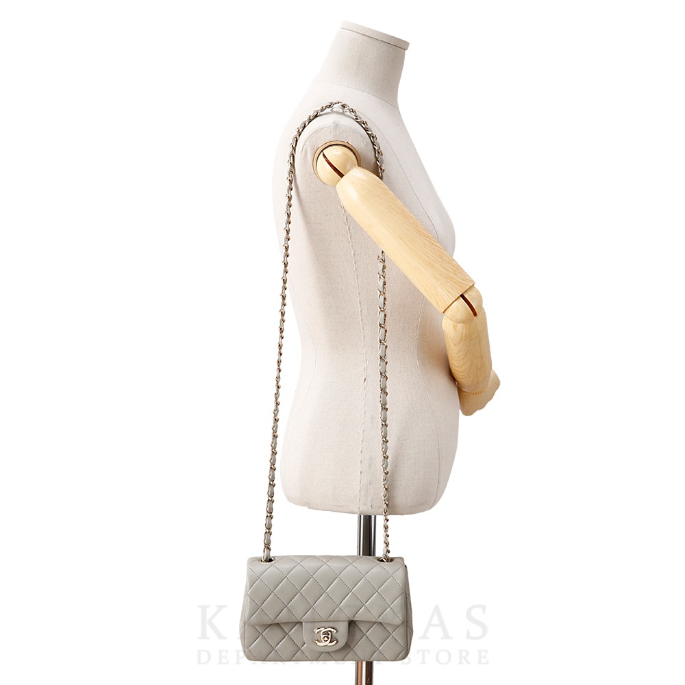 CHANEL(USED)샤넬 A69900 램스킨 클래식 뉴미니 크로스백