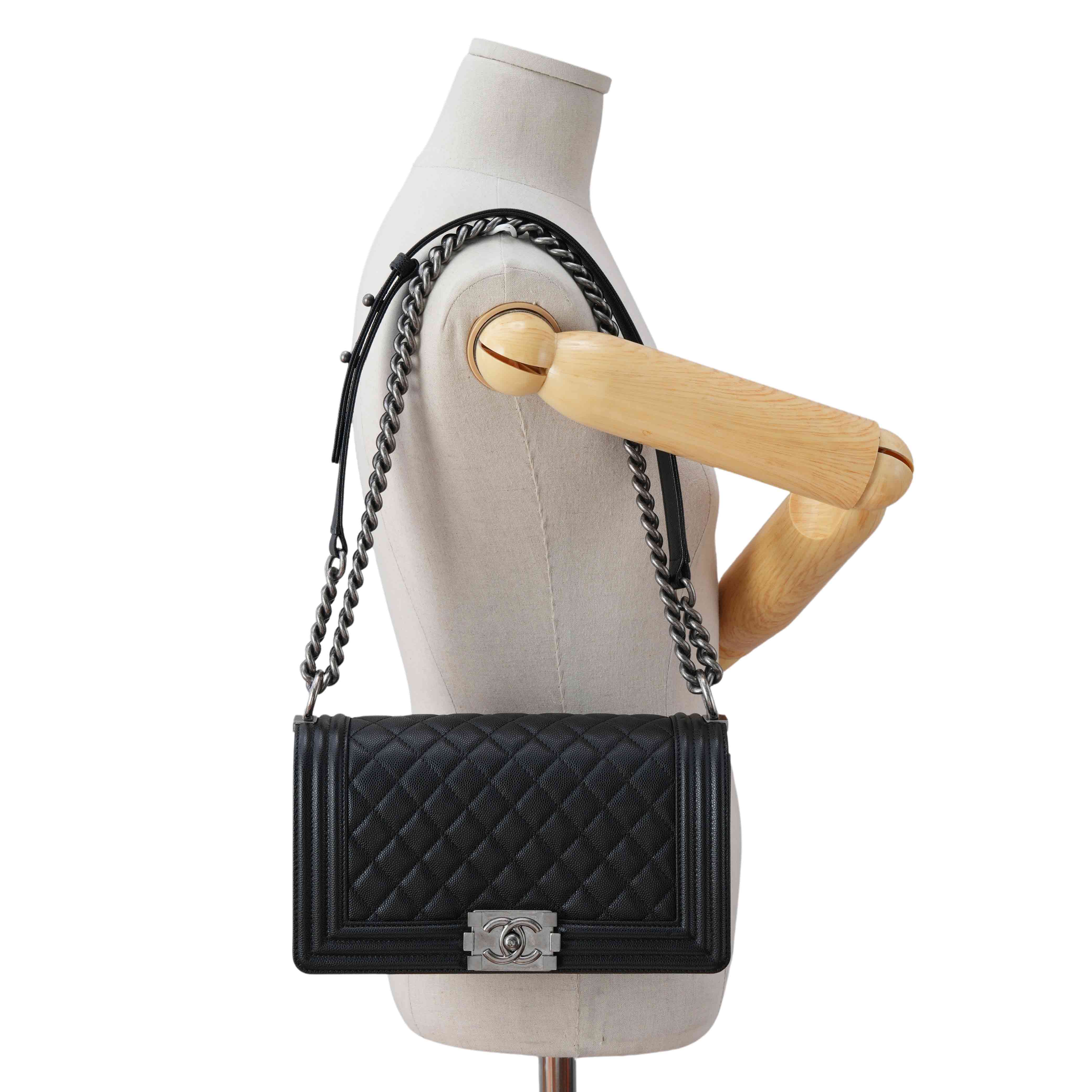 CHANEL(USED)샤넬 캐비어 보이샤넬 미듐 플랩백