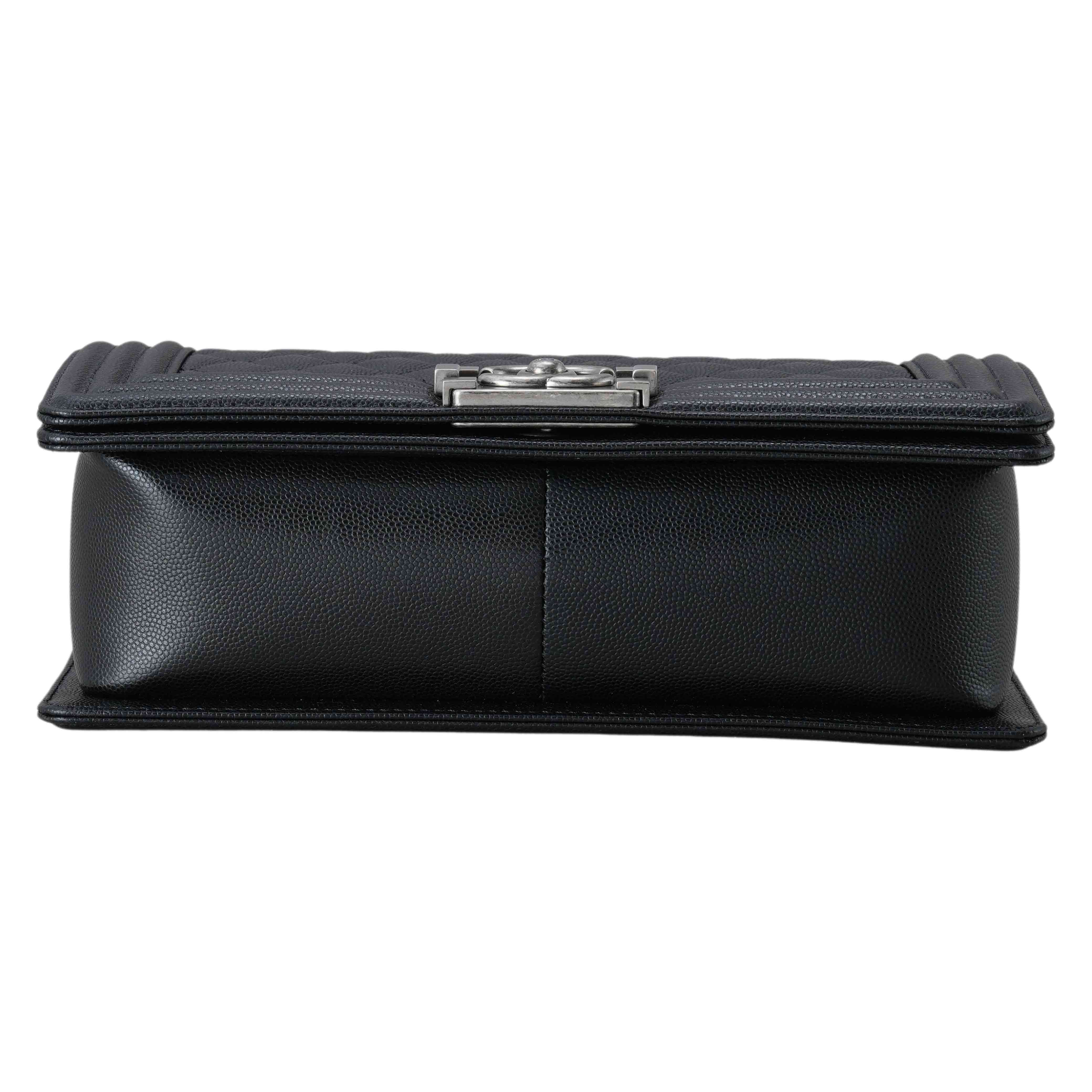 CHANEL(USED)샤넬 캐비어 보이샤넬 미듐 플랩백