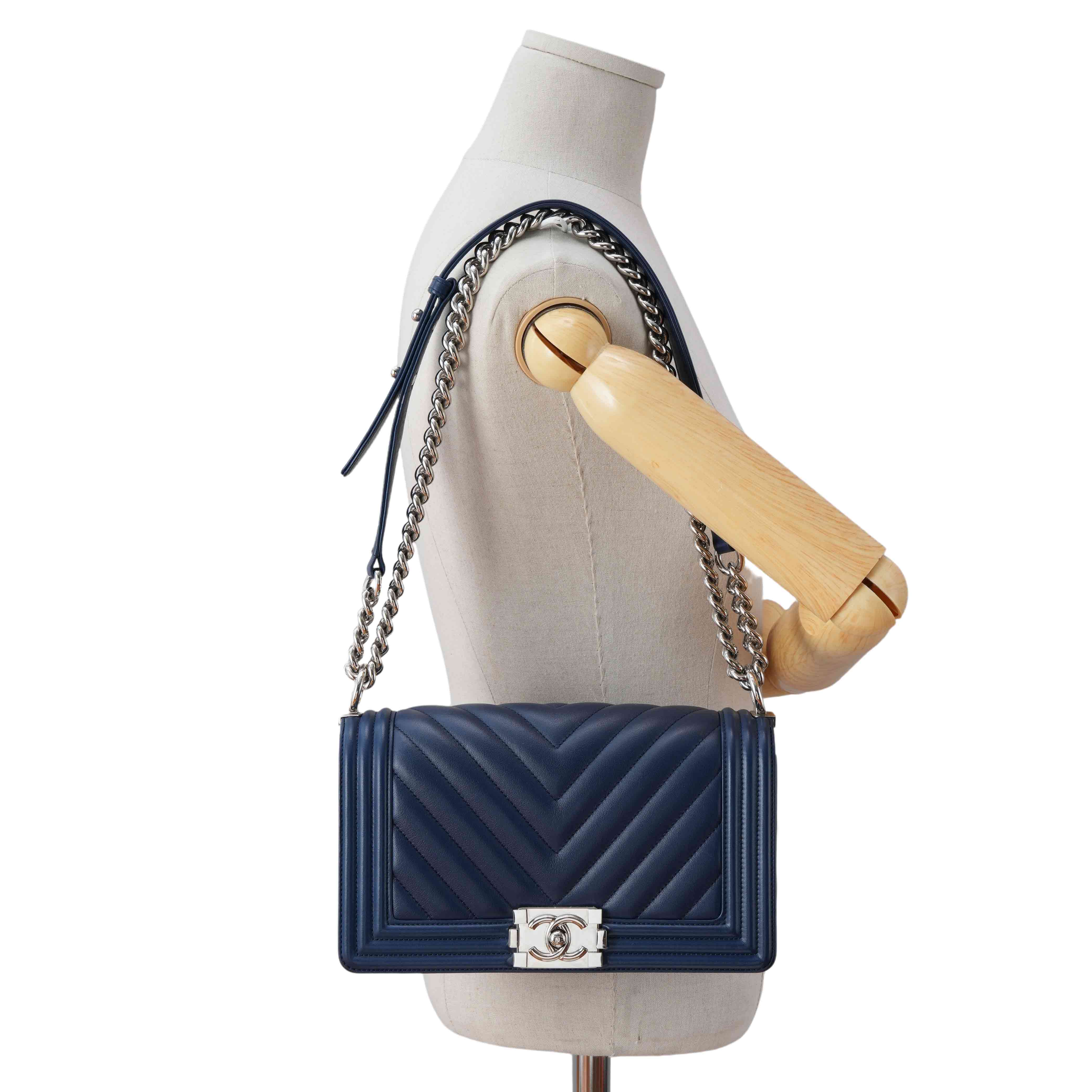 CHANEL(USED)샤넬 보이샤넬 카프스킨 쉐브론 미듐