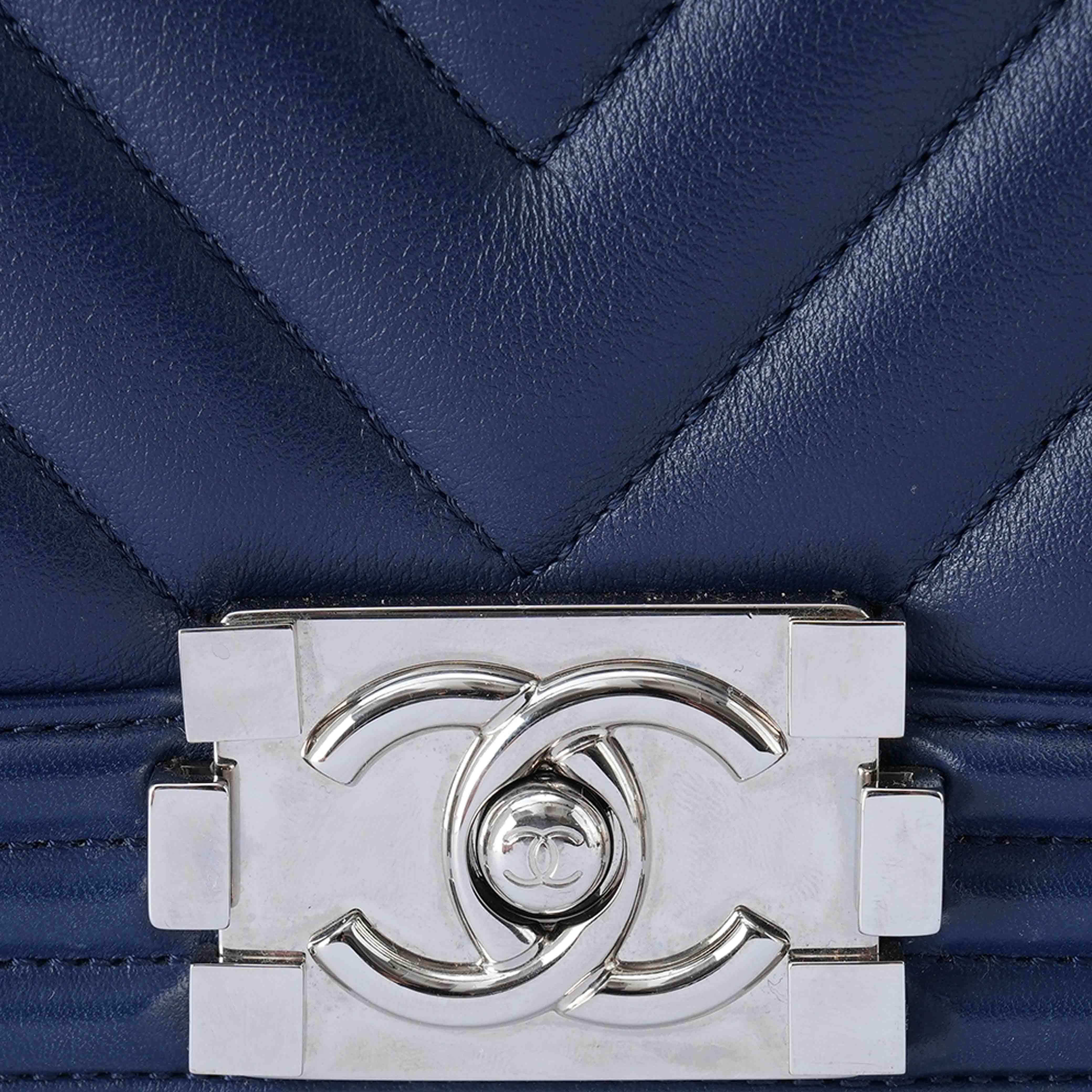 CHANEL(USED)샤넬 보이샤넬 카프스킨 쉐브론 미듐