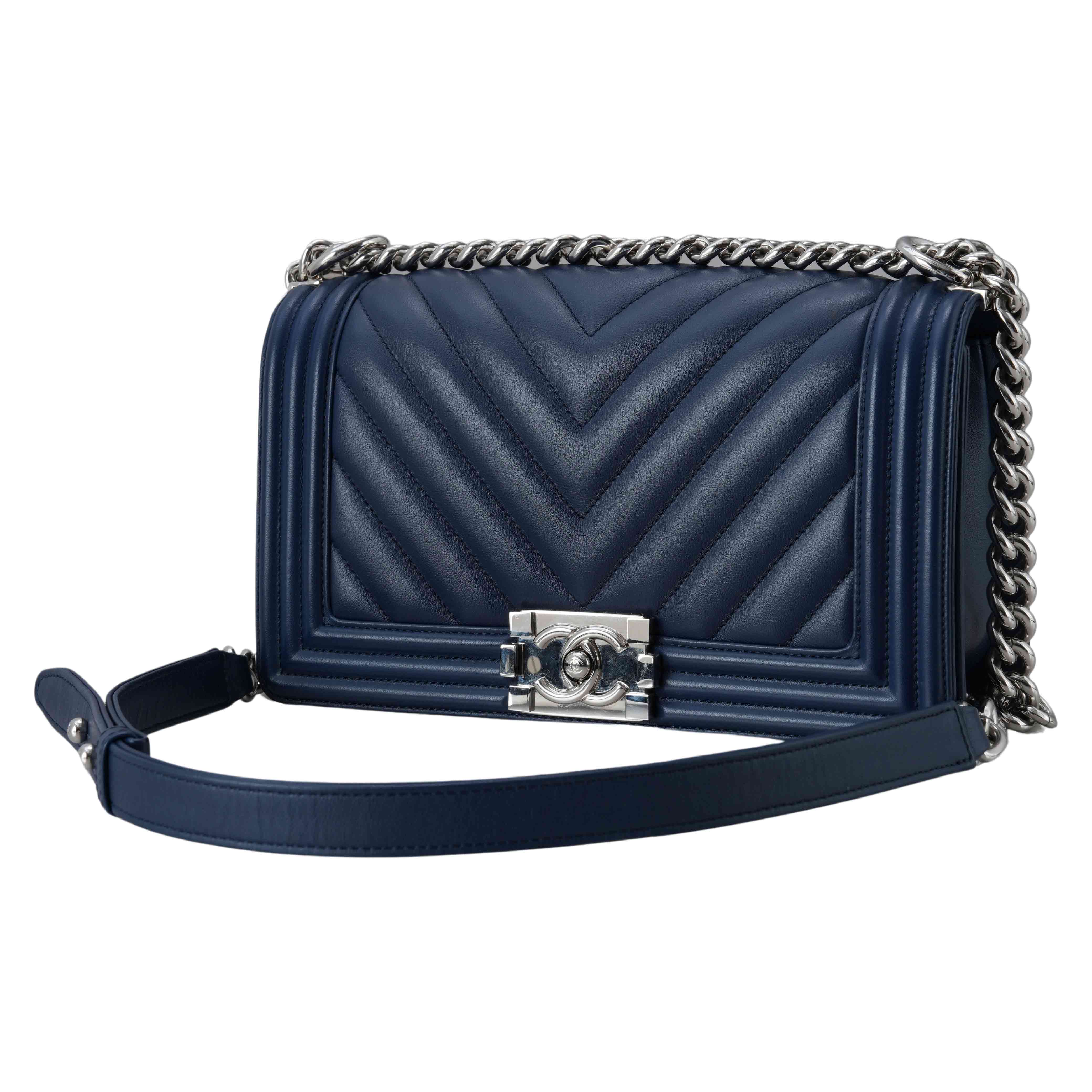 CHANEL(USED)샤넬 보이샤넬 카프스킨 쉐브론 미듐