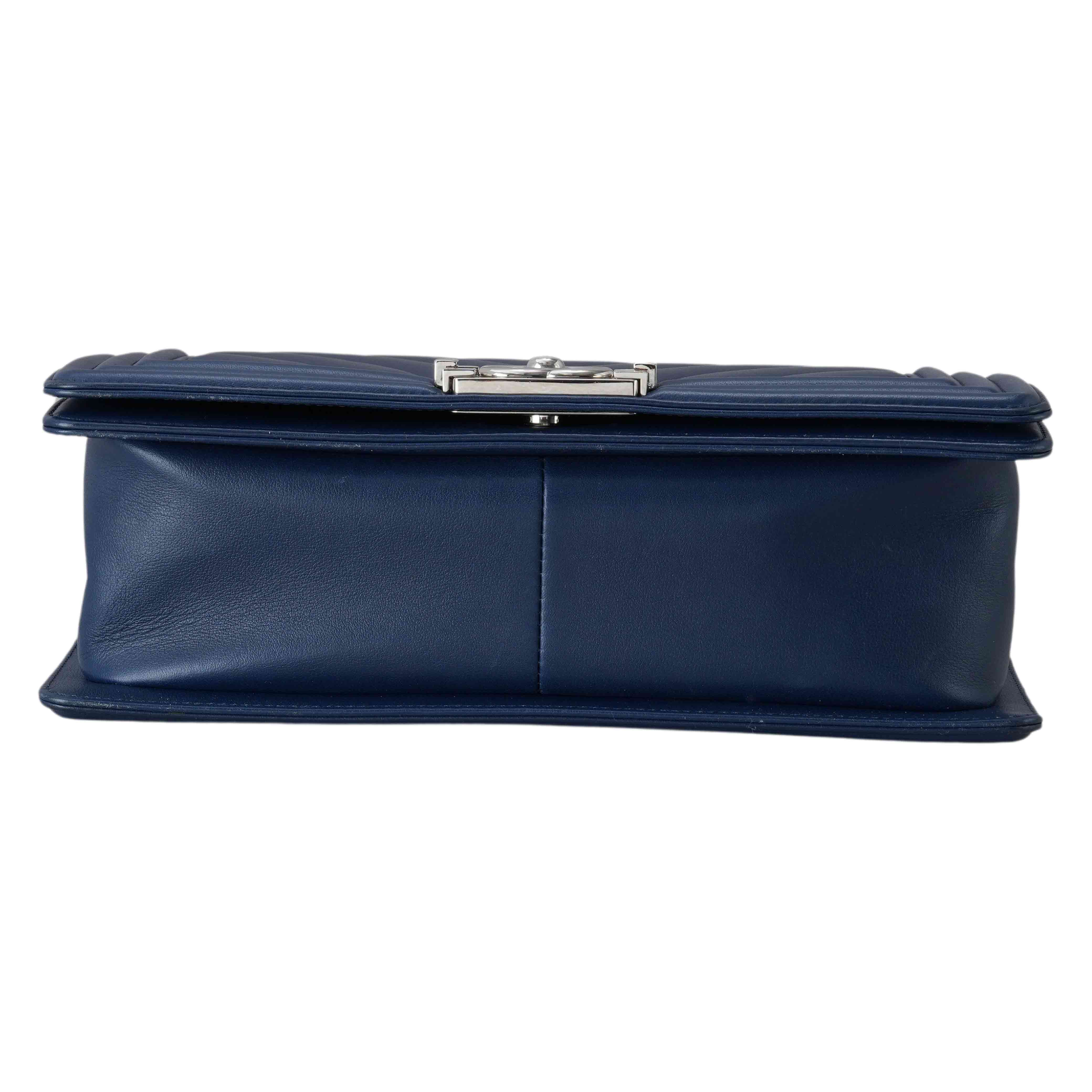 CHANEL(USED)샤넬 보이샤넬 카프스킨 쉐브론 미듐