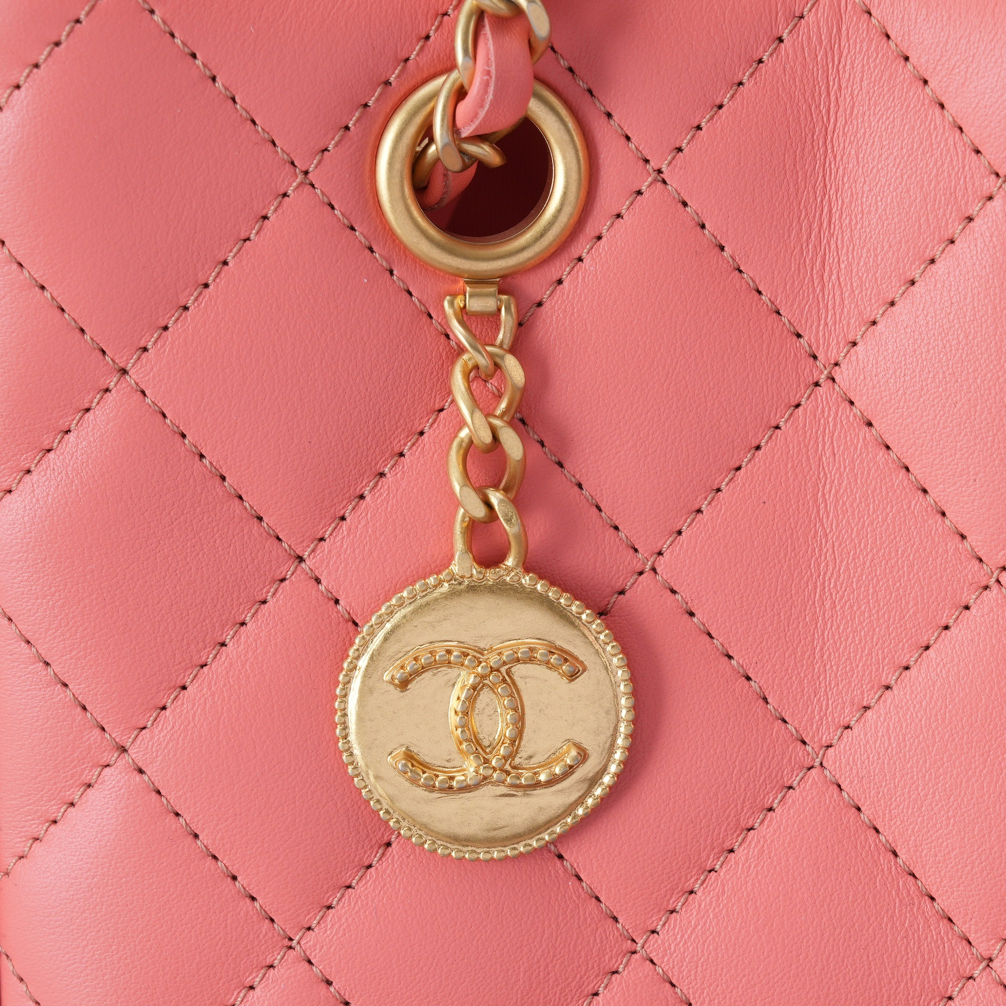 CHANEL(USED)샤넬 AS1844 시즌 드로스트링 버킷백