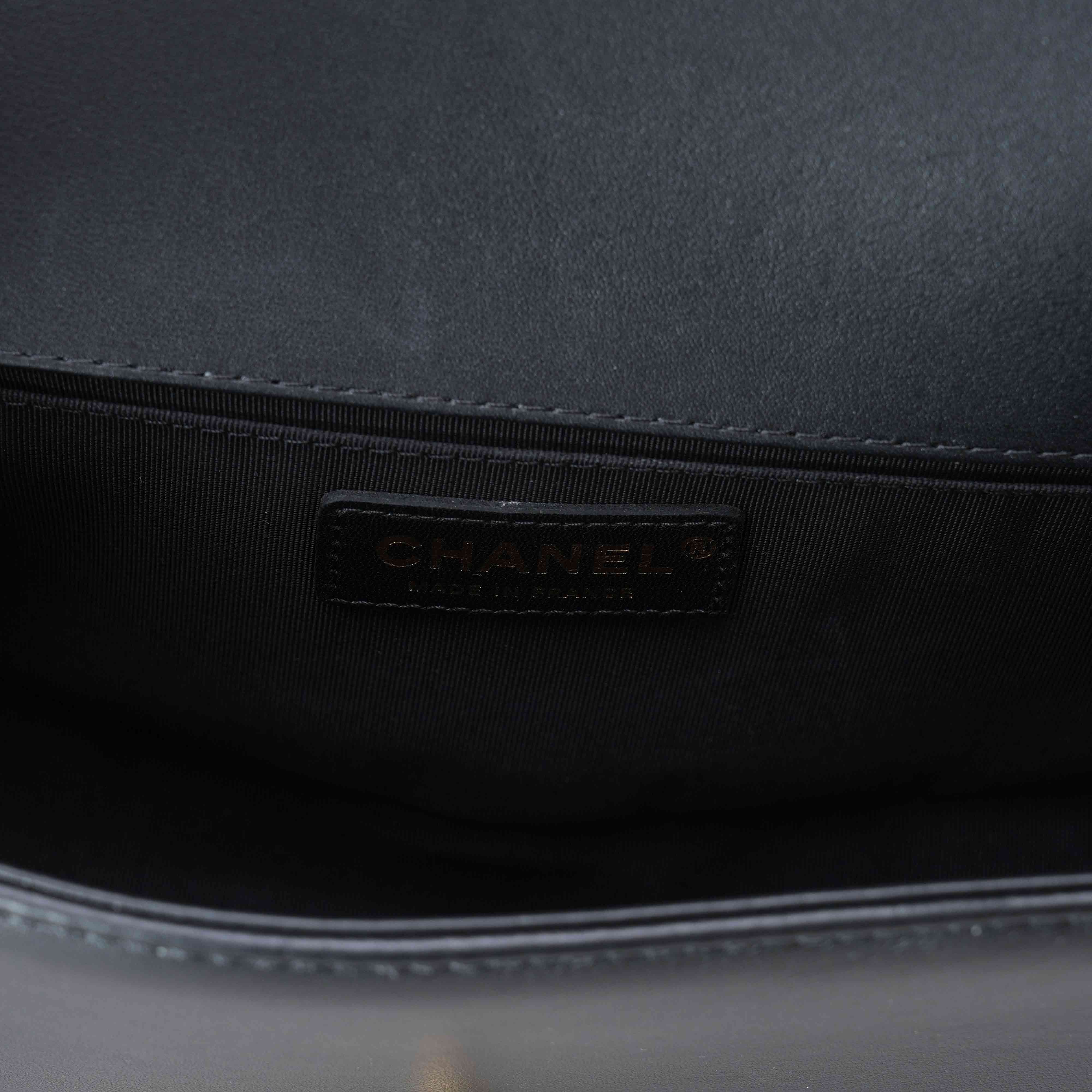CHANEL(USED)샤넬 A94804 시즌 탑핸들 보이샤넬 미듐 플랩백