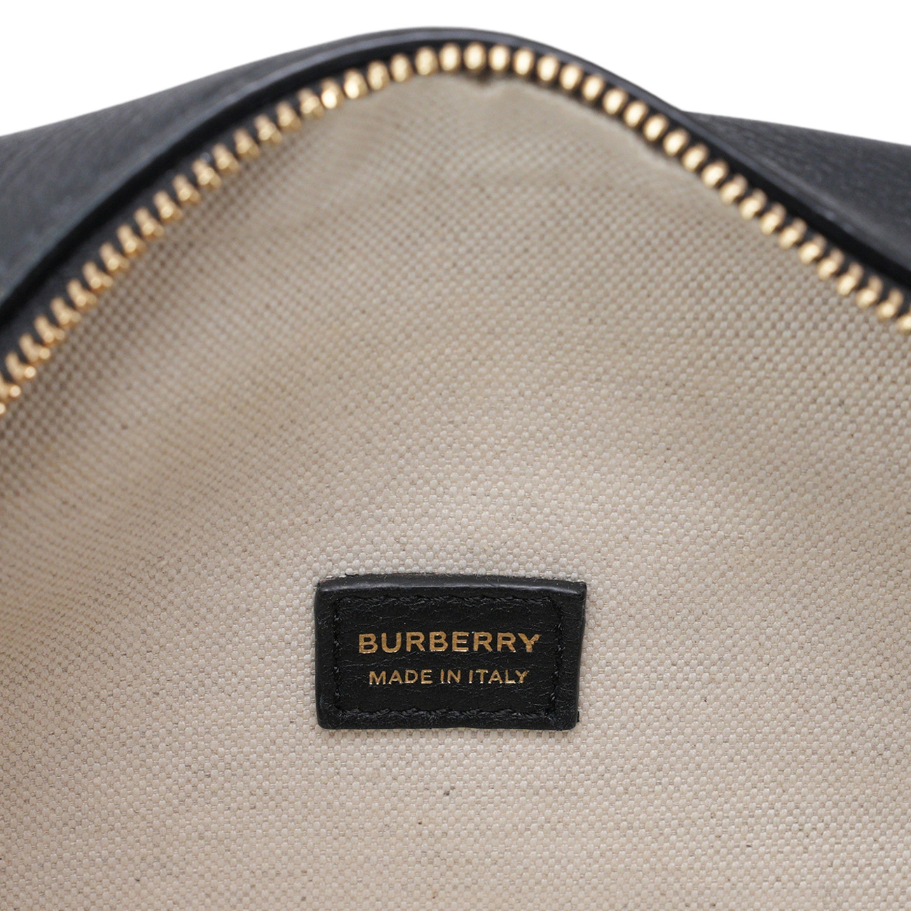 BURBERRY(USED)버버리 하프 큐브 크로스백