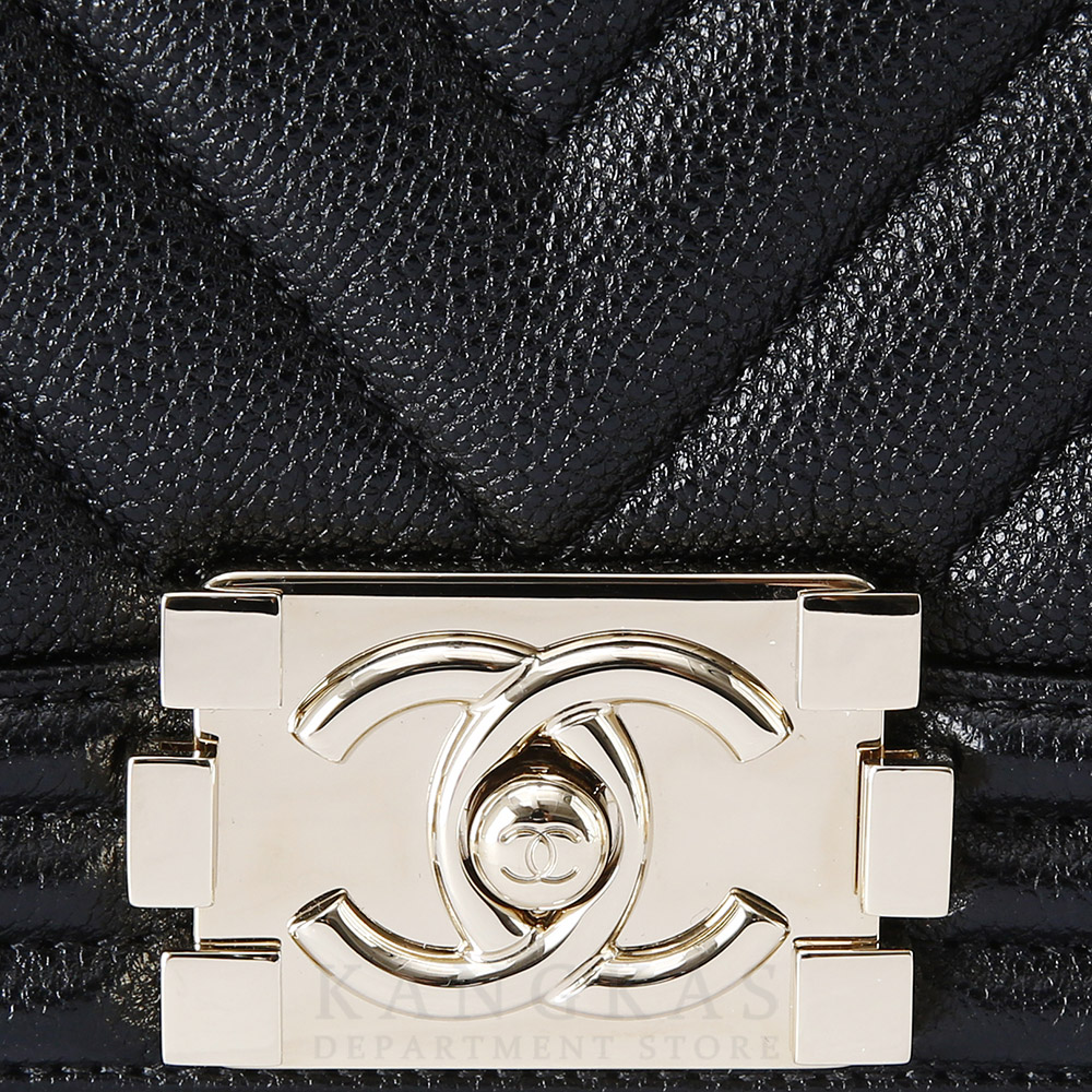 CHANEL(USED)샤넬 캐비어 쉐브론 보이샤넬 미듐