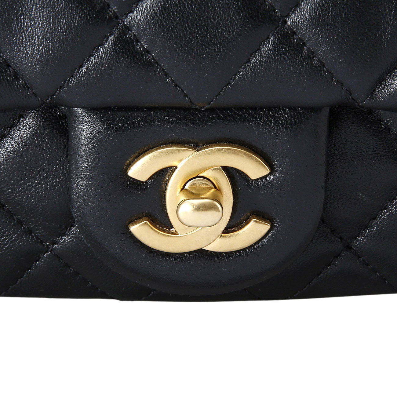 CHANEL(USED)샤넬 램스킨 클래식 쁘띠삭 골든볼