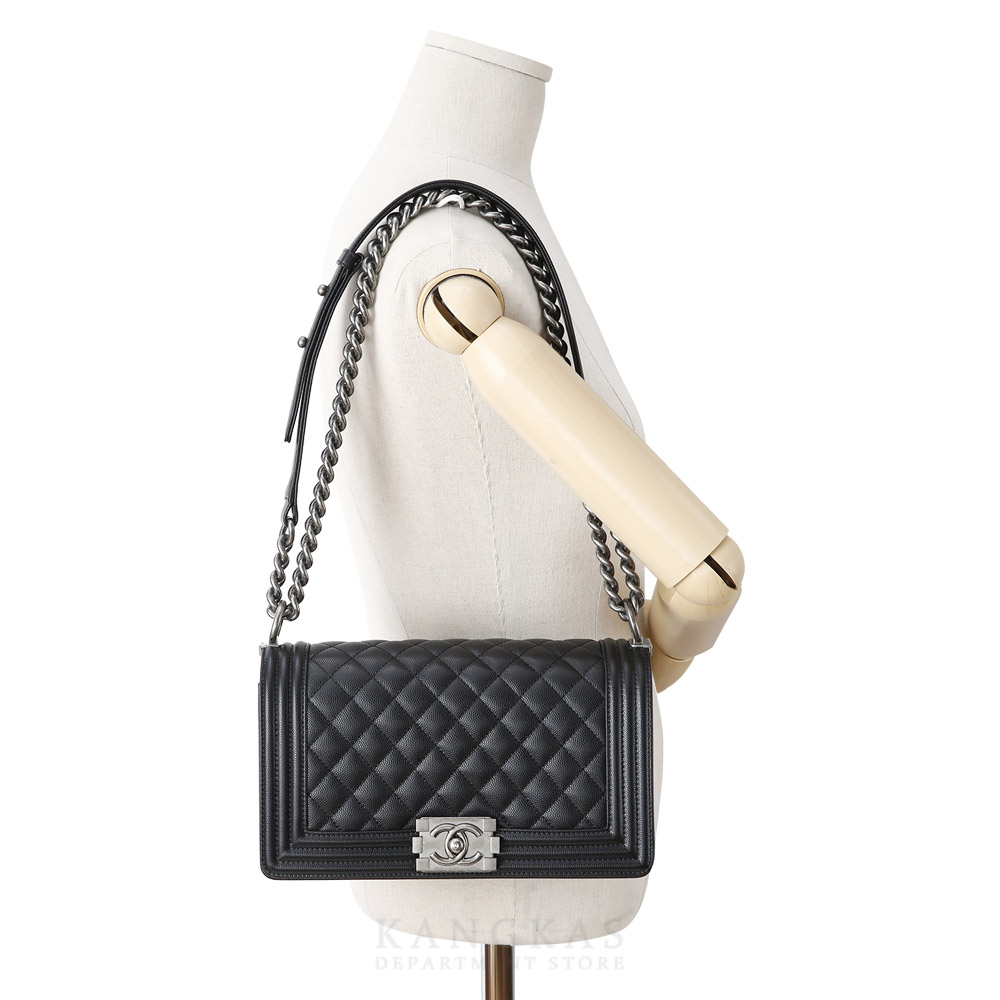 CHANEL(USED)샤넬 보이샤넬 캐비어 미듐 블랙 은장