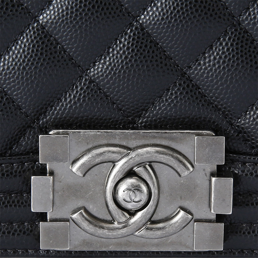 CHANEL(USED)샤넬 보이샤넬 캐비어 미듐 블랙 은장
