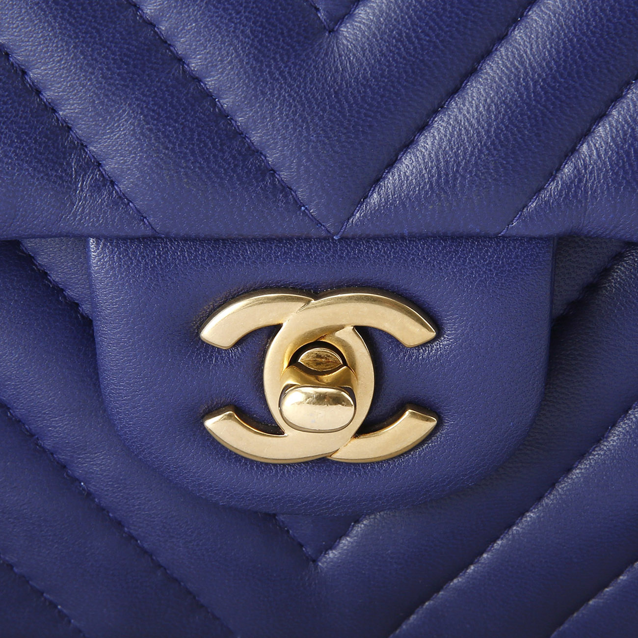 CHANEL(USED)샤넬 클래식 쉐브론 램스킨 미듐