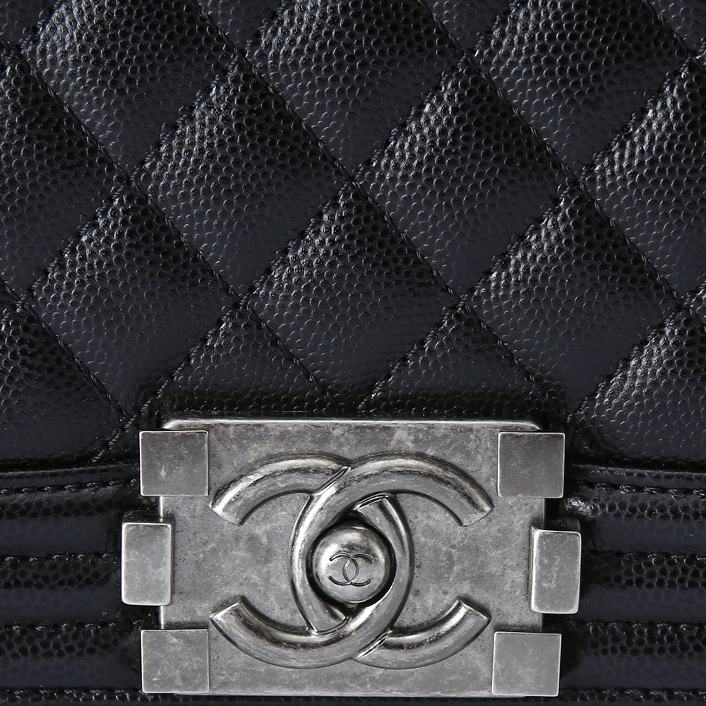 CHANEL(USED)샤넬 캐비어 보이샤넬 미듐 은장