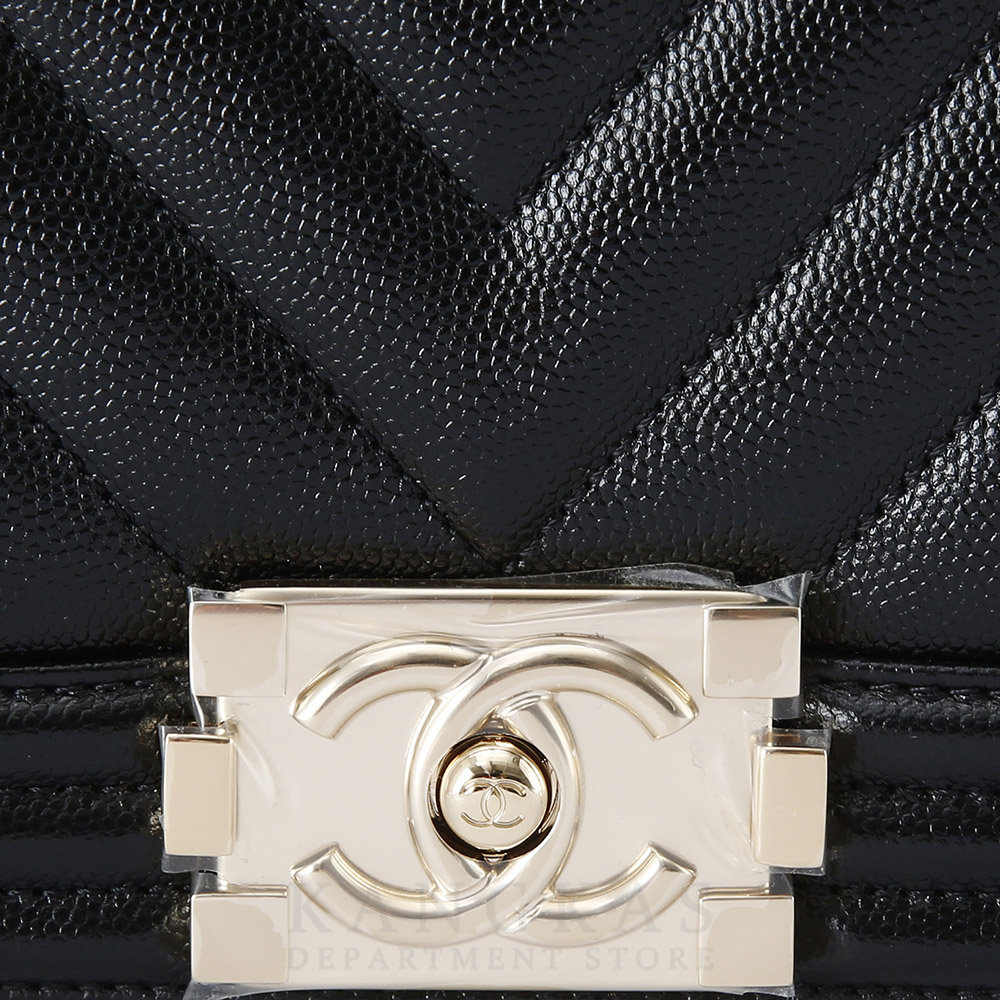 CHANEL(USED)샤넬 캐비어 쉐브론 보이샤넬 미듐