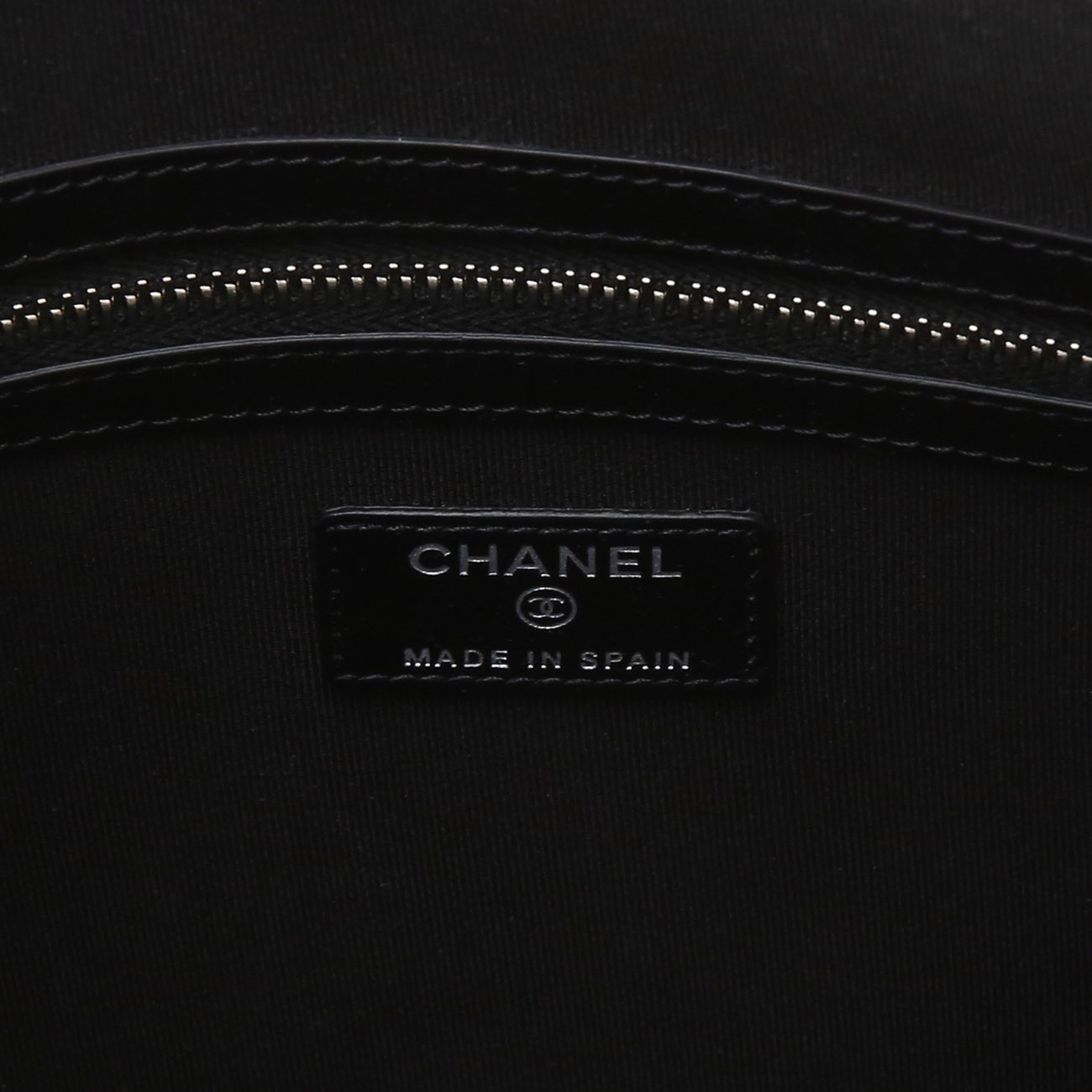 CHANEL(USED)샤넬 쉐브론 보이샤넬 클러치 뉴미듐