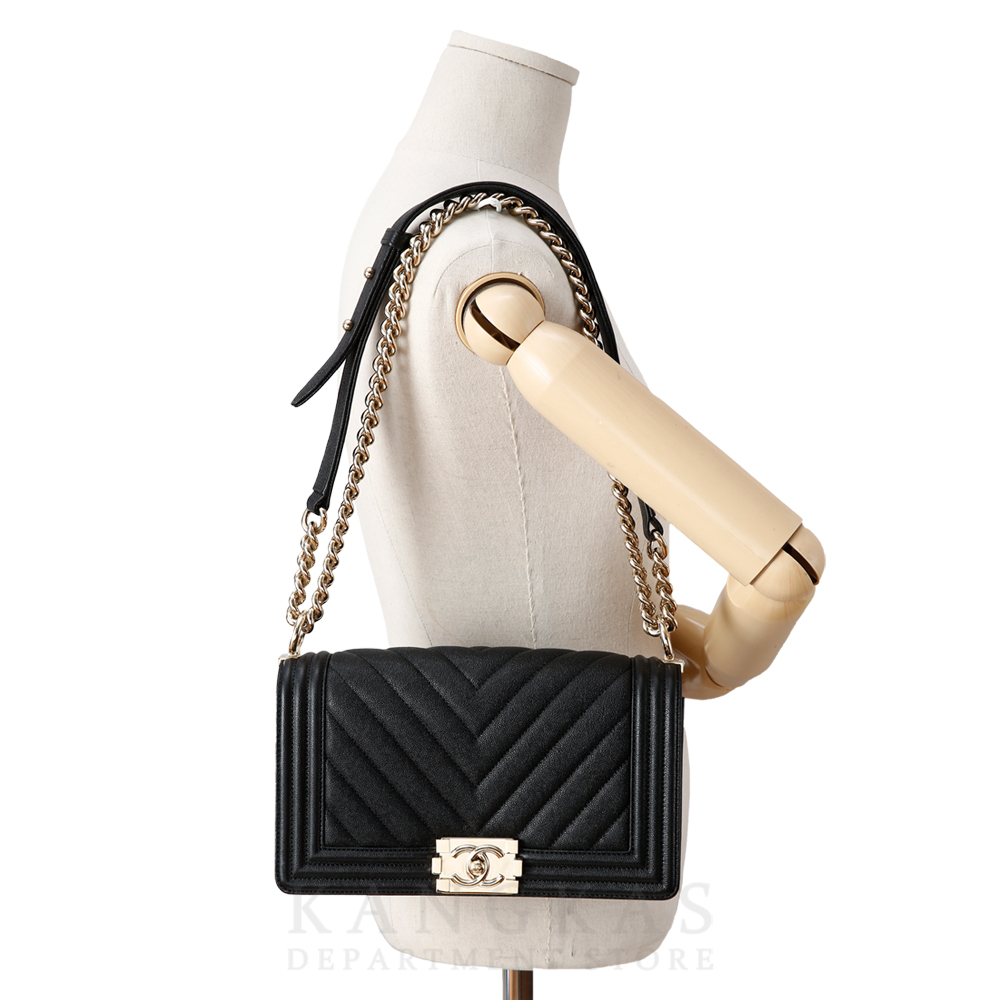 CHANEL(USED)샤넬 캐비어 쉐브론 보이샤넬 미듐 플랩백