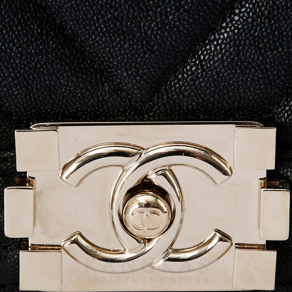 CHANEL(USED)샤넬 캐비어 쉐브론 보이샤넬 미듐 플랩백