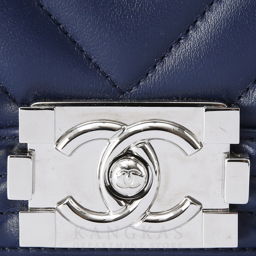 CHANEL(USED)샤넬 램스킨 쉐브론 보이샤넬 미듐