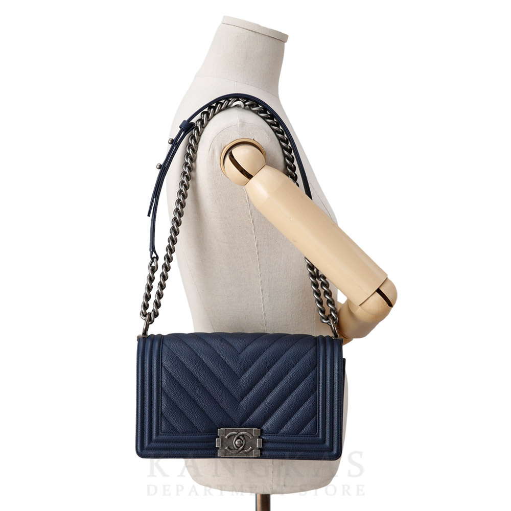 CHANEL(USED)샤넬 캐비어 쉐브론 보이샤넬 미듐