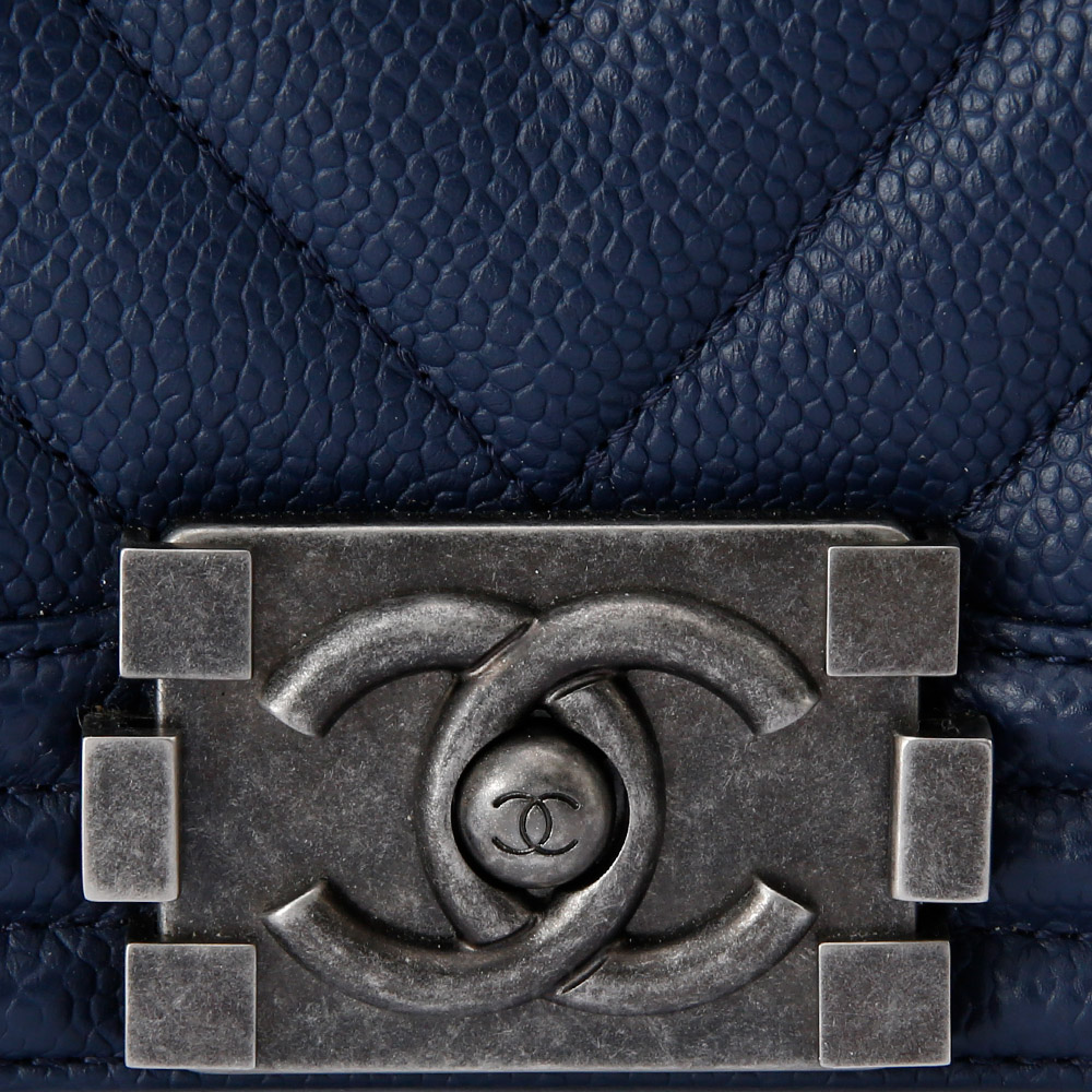 CHANEL(USED)샤넬 캐비어 쉐브론 보이샤넬 미듐