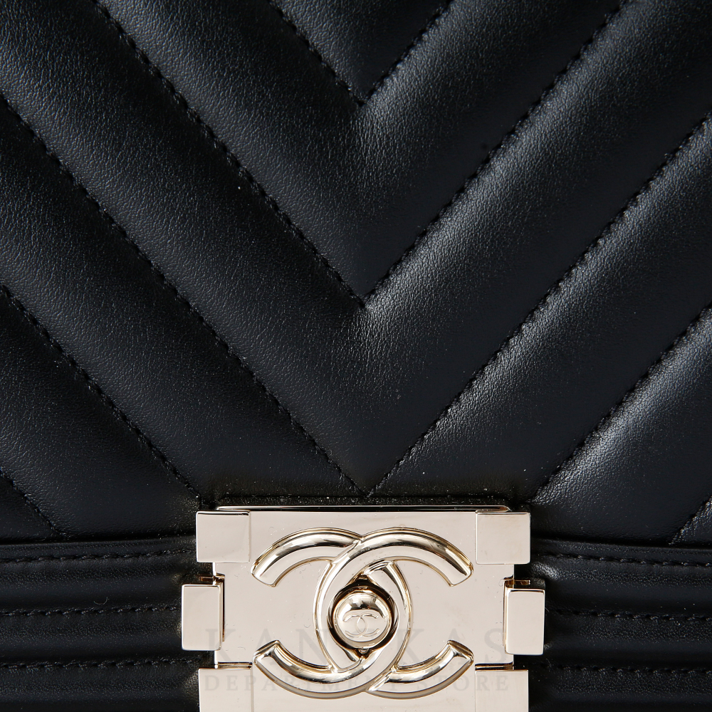 CHANEL(USED)샤넬 A67086 보이샤넬 캐비어 미듐