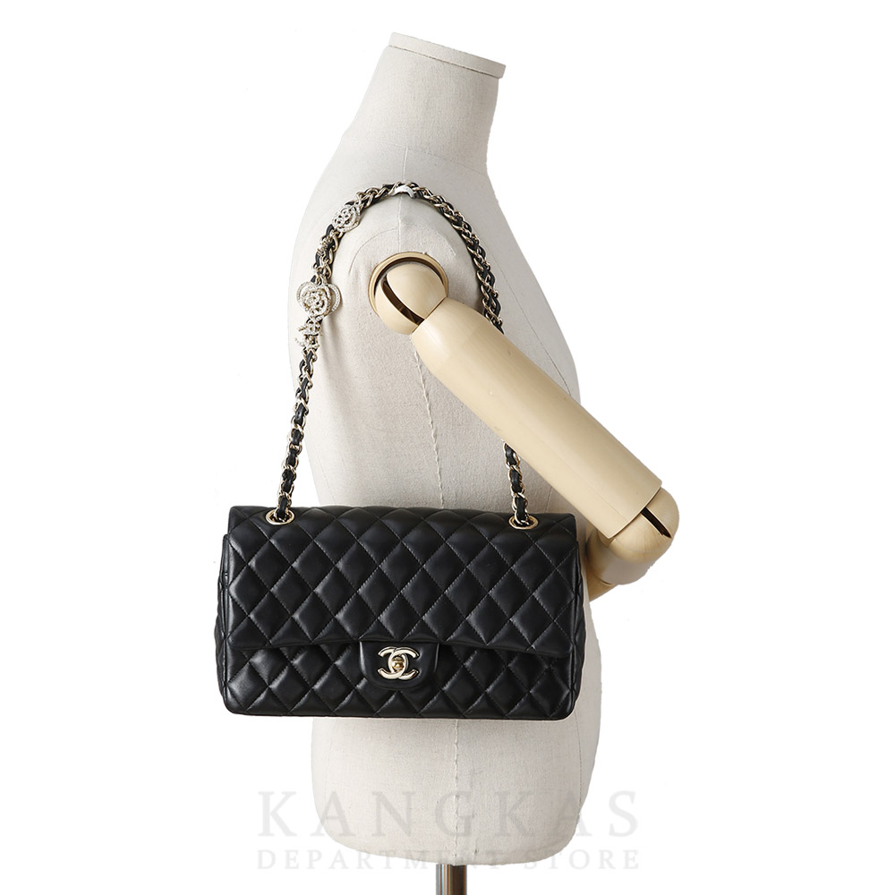 CHANEL(USED)샤넬 시즌 클래식 램스킨 미듐 플랩백