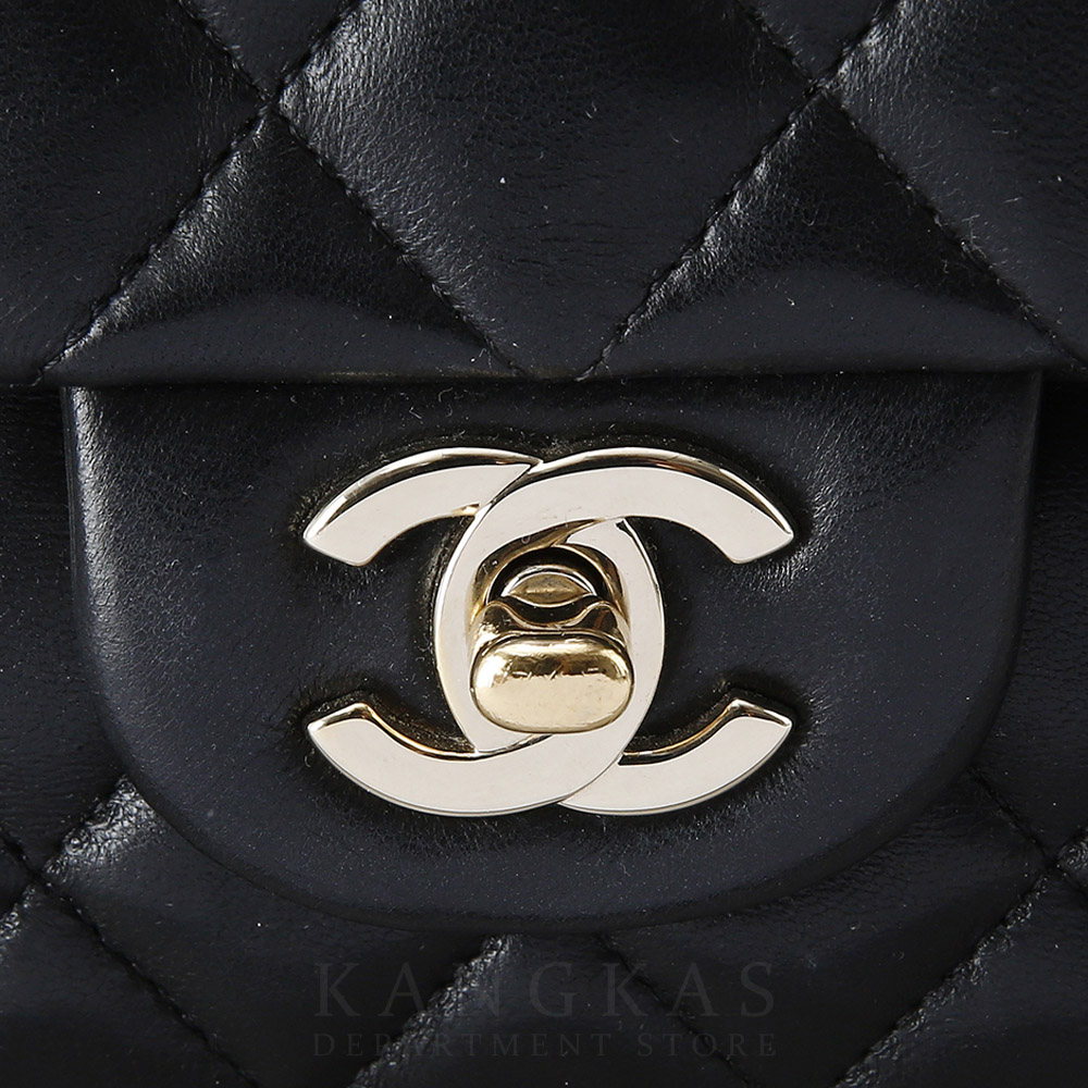 CHANEL(USED)샤넬 시즌 클래식 램스킨 미듐 플랩백