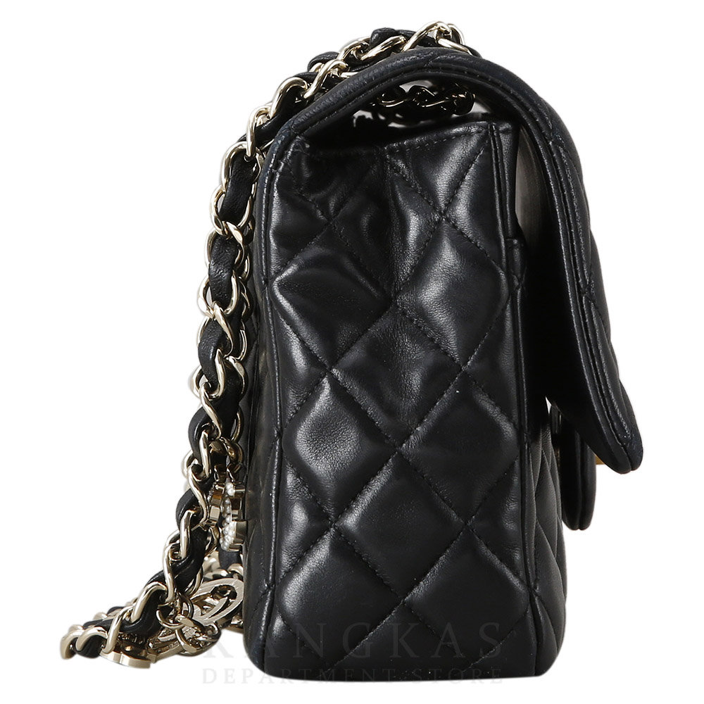 CHANEL(USED)샤넬 시즌 클래식 램스킨 미듐 플랩백