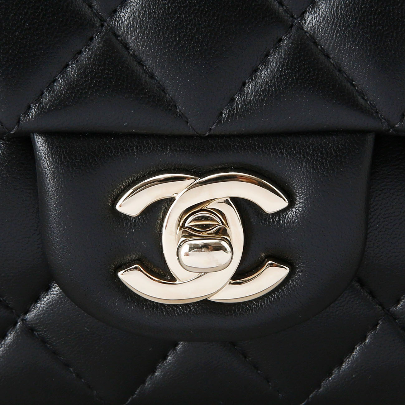 CHANEL(USED)샤넬 클래식 뉴미니 탑핸들