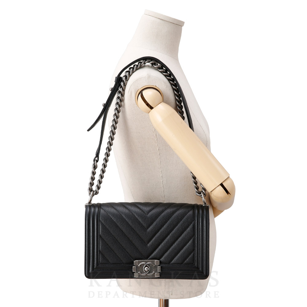 CHANEL(USED)샤넬 캐비어 쉐브론 보이샤넬 미듐