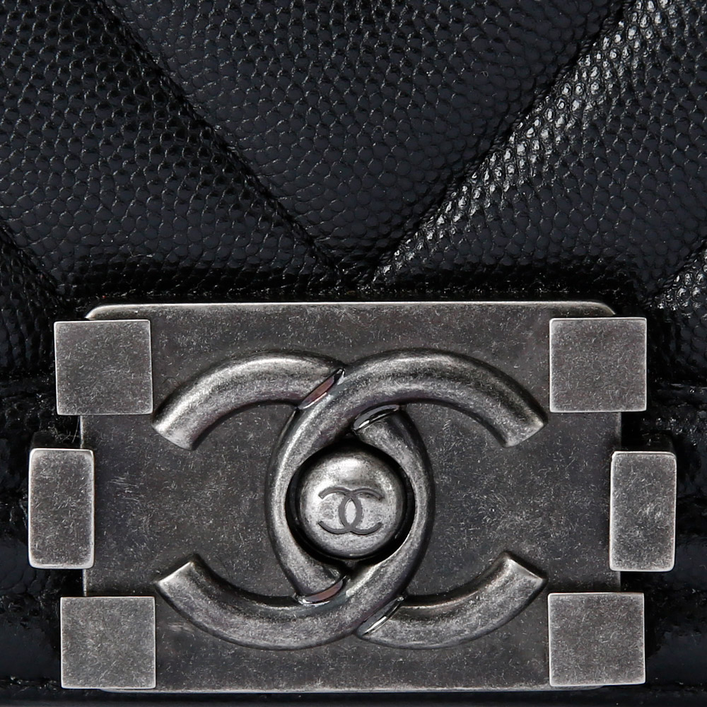 CHANEL(USED)샤넬 캐비어 쉐브론 보이샤넬 미듐