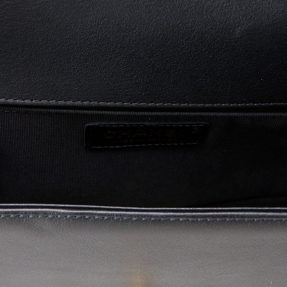 CHANEL(USED)샤넬 쉐브론 보이샤넬 미듐 플랩백