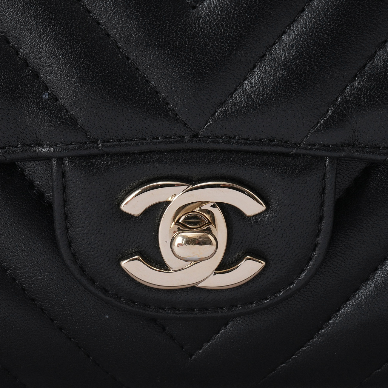 CHANEL(USED)샤넬 램스킨 클래식 쉐브론 미듐