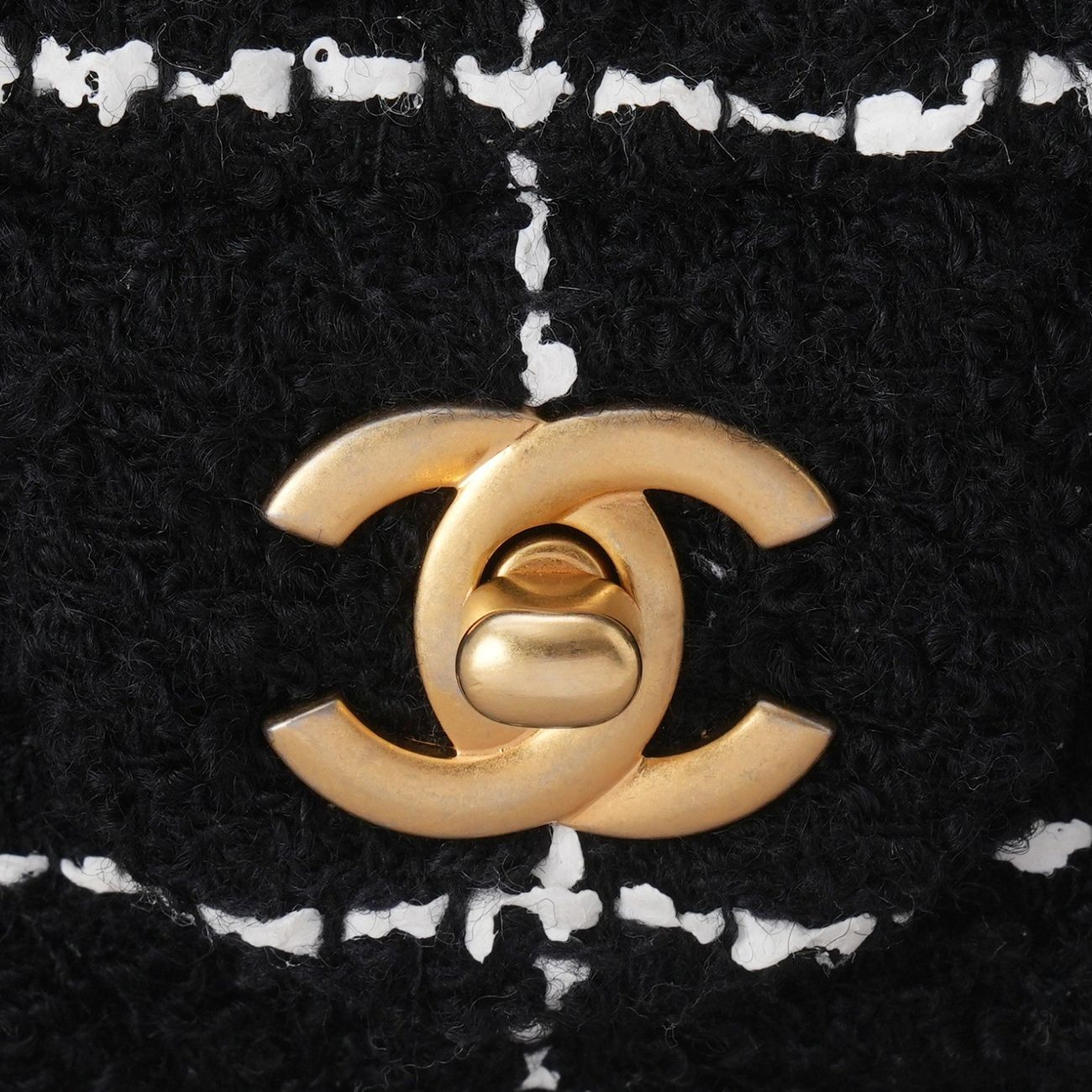 CHANEL(USED)샤넬 시즌 클래식 뉴미니 골든볼 크로스백