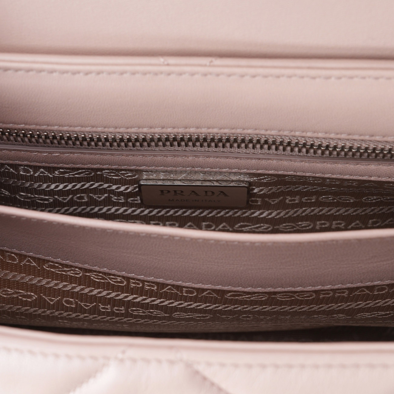 PRADA(USED)프라다 1BD231 나파 스티치 스펙트럼 숄더백