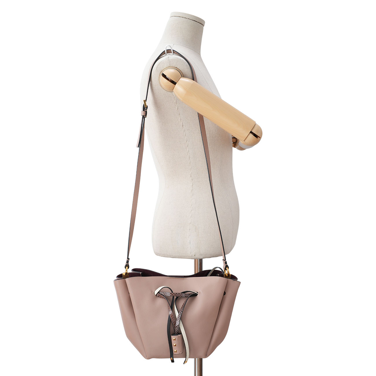 VALENTINO(USED)발렌티노 락스터드 테슬 레더 버킷백